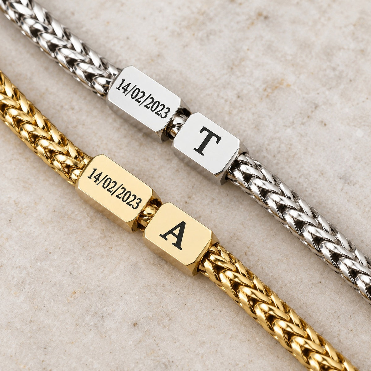 Détail de la maille épaisse argent et or