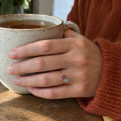 Bague deux pierres portée au quotidien