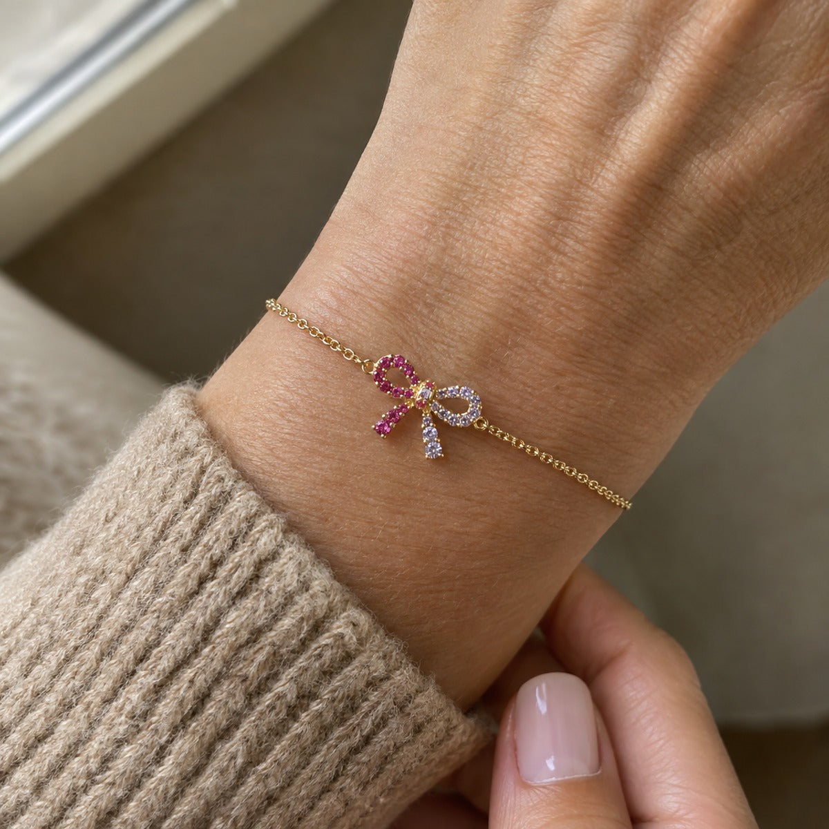 Bracelet nœud mère-fille porté au poignet